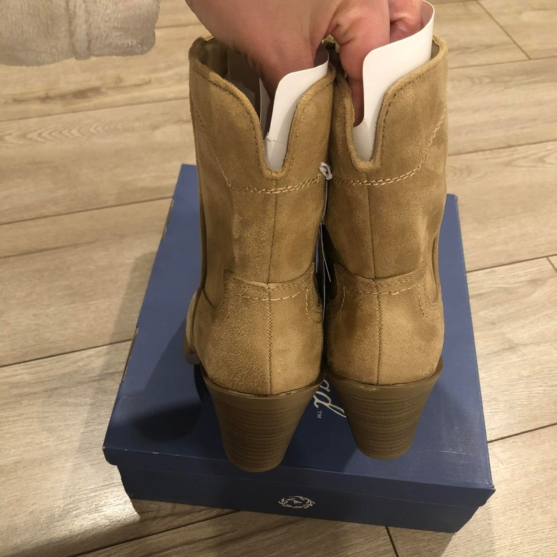 Universal Thread Dallas Ankle Western Bootie with Memory Form Insole gallery