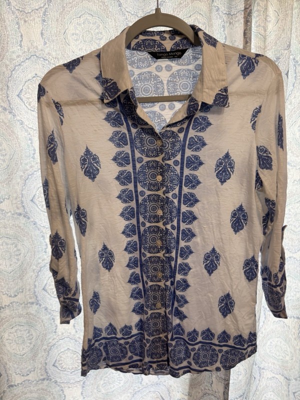 Tango Mango Women’s White Blue Paisley Button-Up Collared Blouse S Cotton gallery