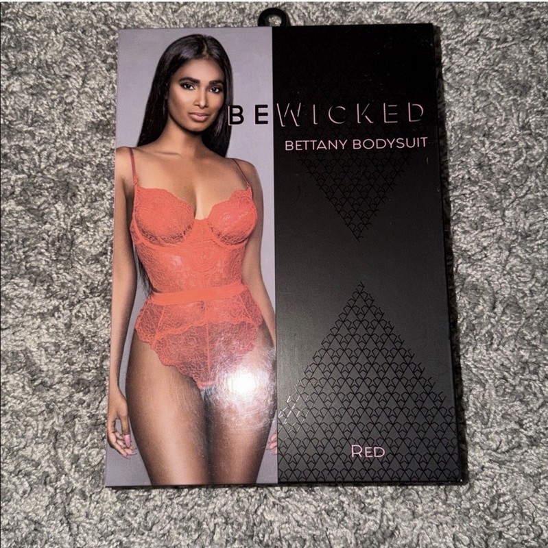 Be Wicked Bettany Bodysuit Red One Piece Strap Accent Stretch Women’s Size M