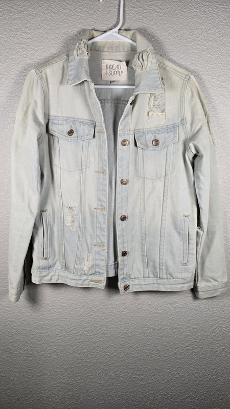 Thread & Supply Women’s Distressed Blue Denim Jacket M Button Front Pockets