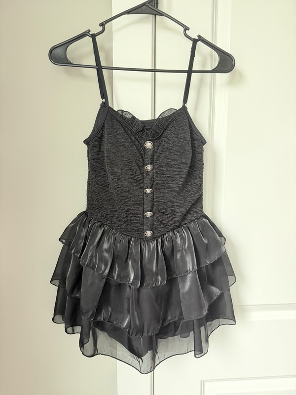 Black Camisole Top Ruffled Chiffon Hem Silver Button Textured Sweetheart Women’s