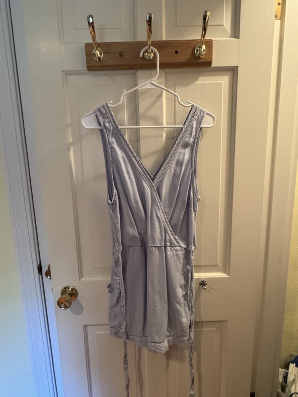 Bella Dahl Women’s Light Blue Lyocell V-Neck Sleeveless Tie Waist Romper M gallery