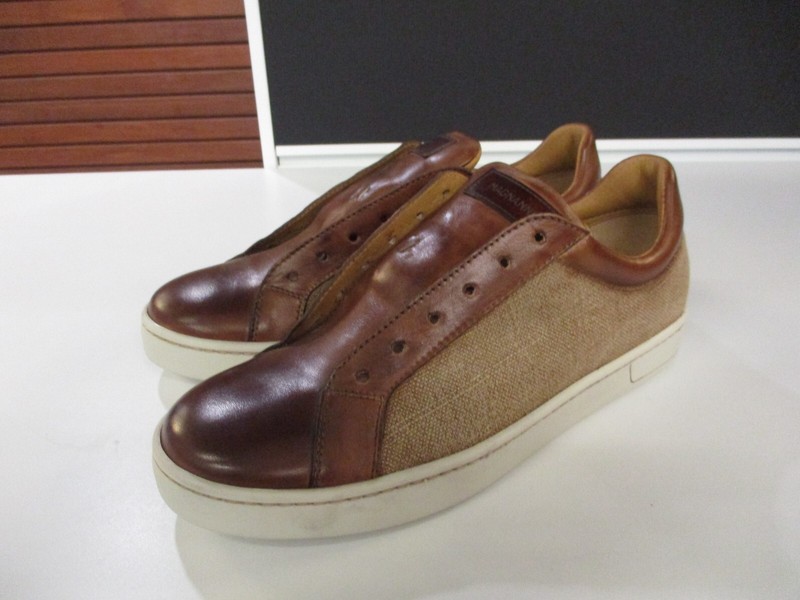 Magnanni Tan Fashion Sneakers (NO SHOELACES) size 8 (4214)