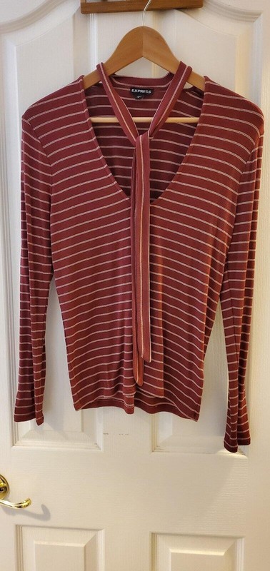 Express Blouse Long Sleeve – L – Maroon Striped