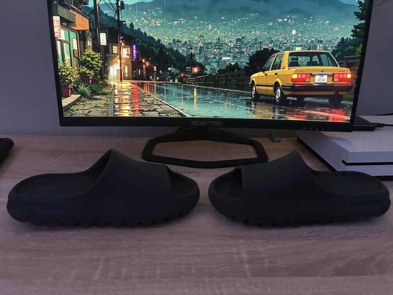 Adidas Yeezy slide black Onyx size 9 brand new without box 100% authentic