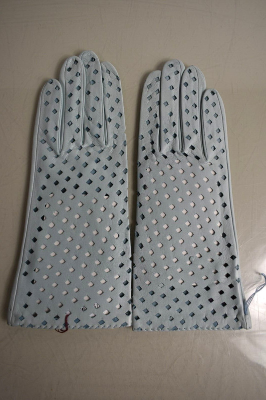 New Asprey London Womens Trellis Pale Blue Leather Gloves Size 7