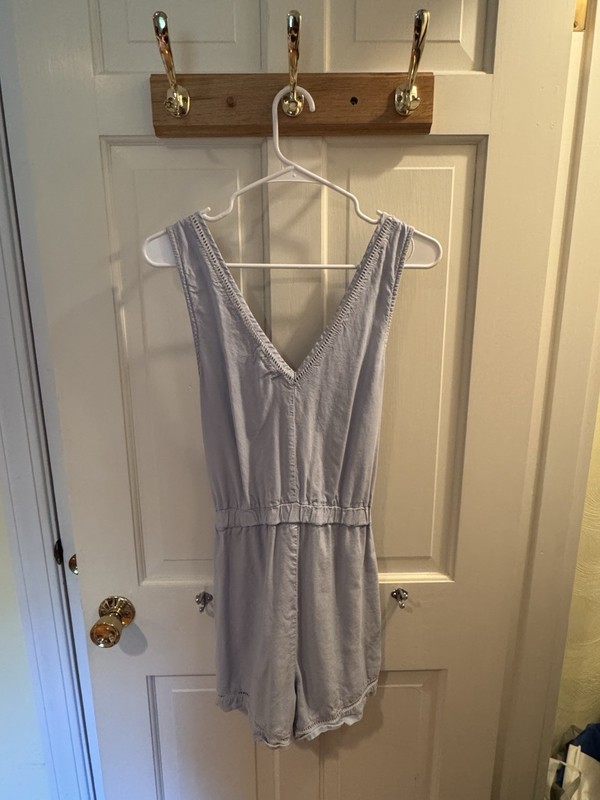 Bella Dahl Women’s Light Blue Lyocell V-Neck Sleeveless Tie Waist Romper M gallery