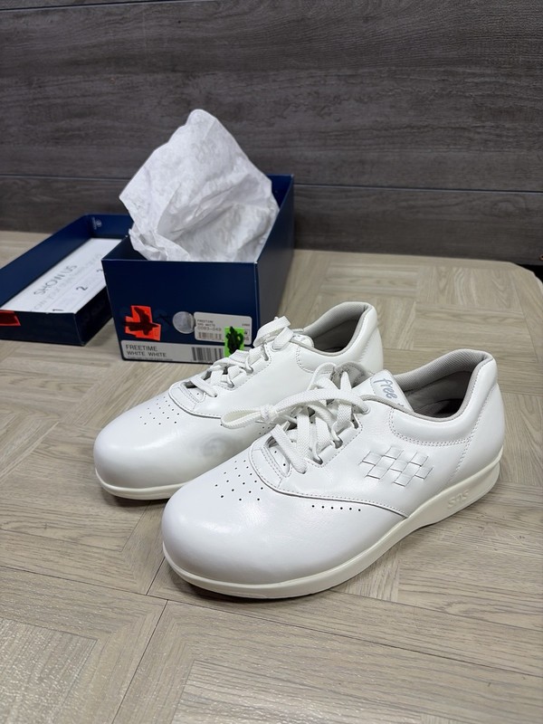 SAS Free Time White Women 6.5 WW Walking Shoes USA Made Lace Up Low Wide