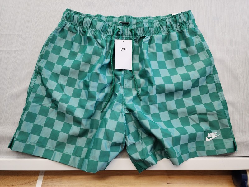 NEW Nike Club Flow 6″ Checkered Green Shorts FN3098 Men’s Size LARGE
