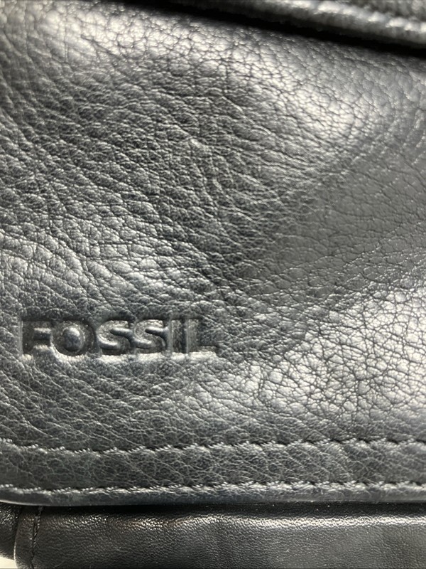 Fossil Leather Crossbody Purse With Built In Card ID Wallet Pockets Black gallery