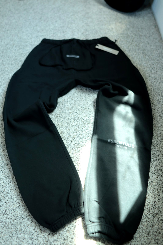 Essentials Fear of God Black Sweatpants 2019—Men's XL| New with Tags | Fast Ship gallery