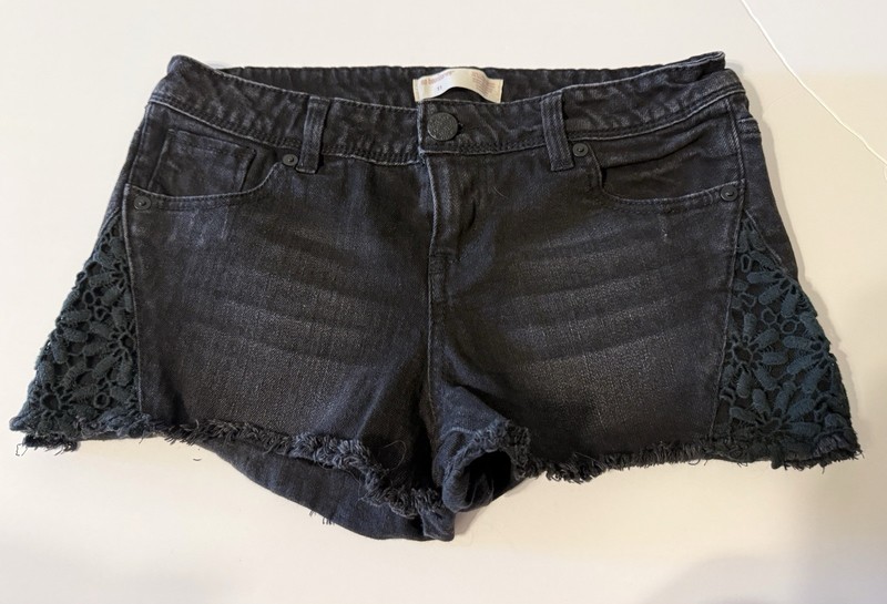 Vintage No Boundaries Women’s Black Denim Shorts Lace Side Trim Size 11 Y2K