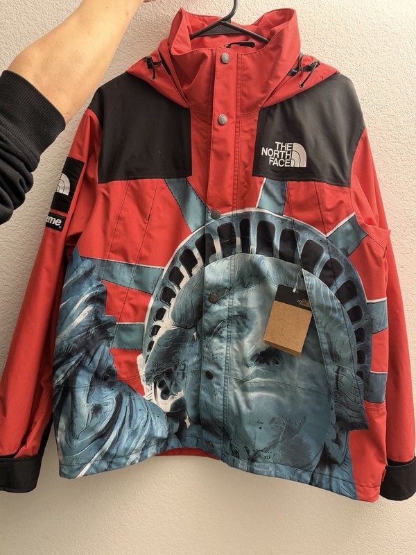 Supreme x The North Face Statue of Liberty Mountain Jacket Red Size M Brand New