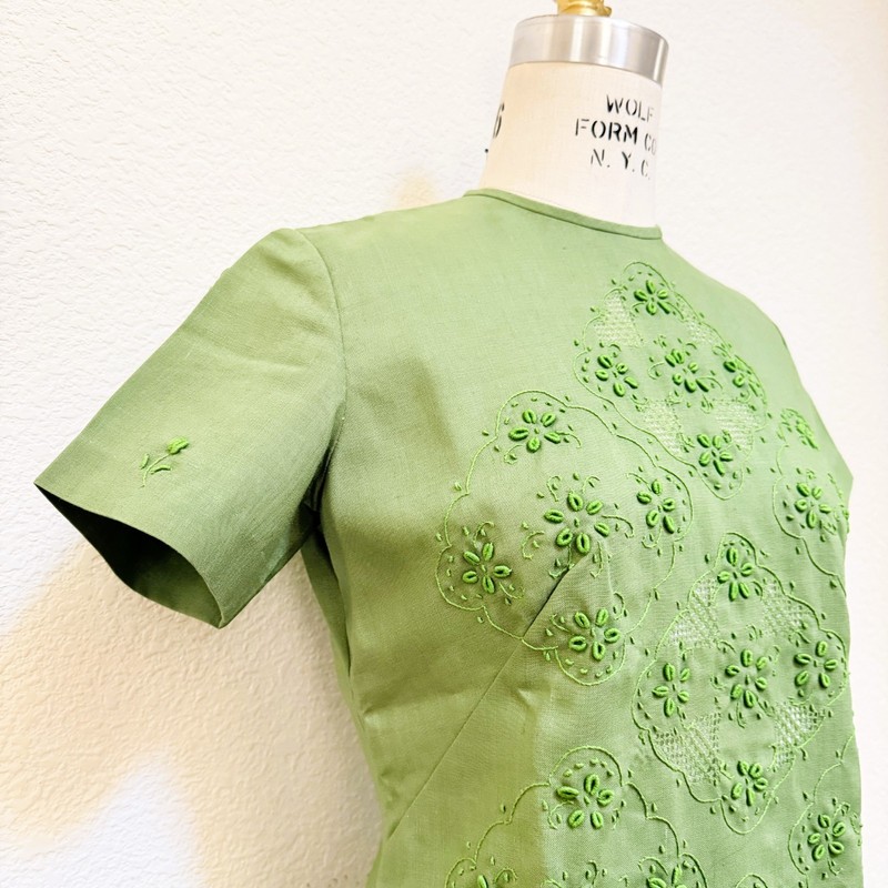 Vintage 1960s Green Embroidered Mini Shift Dress, Short Sleeved Size M gallery