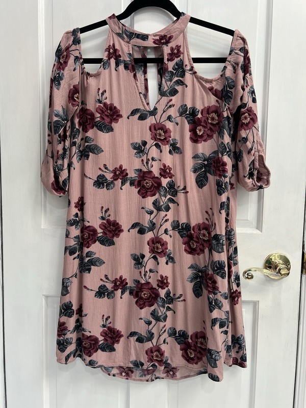 AMERICAN EAGLE OUTFITTERS Pink Floral Cold Shoulder Tunic SIZE MEDIUM Pre loved.