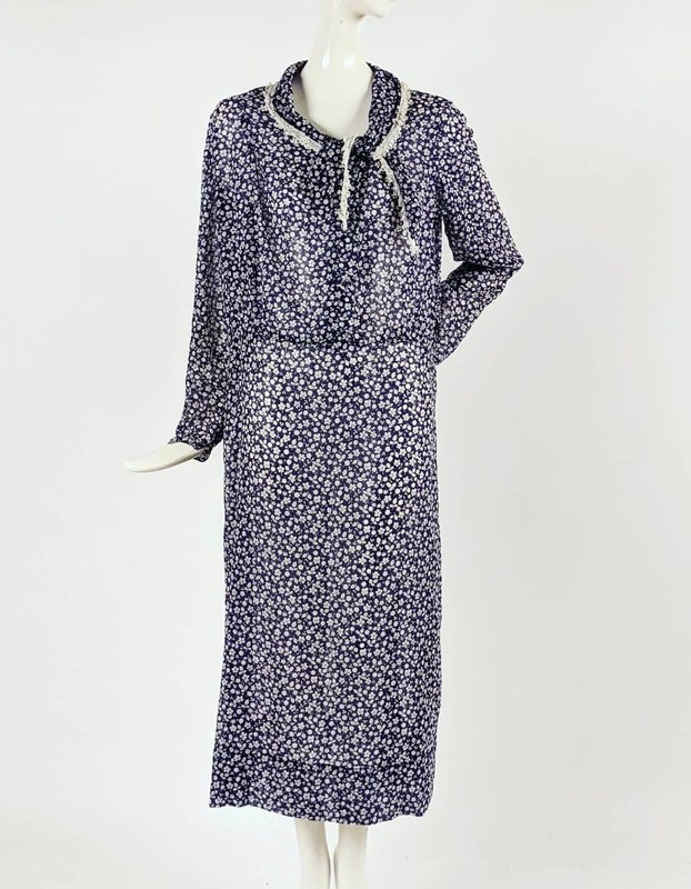 CLASSIC 1920’S SHEER BLUE FLORAL MUSLIN DRESS W LACE TRIMMED COLLAR