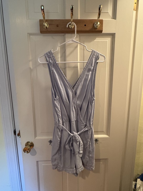 Bella Dahl Women’s Light Blue Lyocell V-Neck Sleeveless Tie Waist Romper M gallery