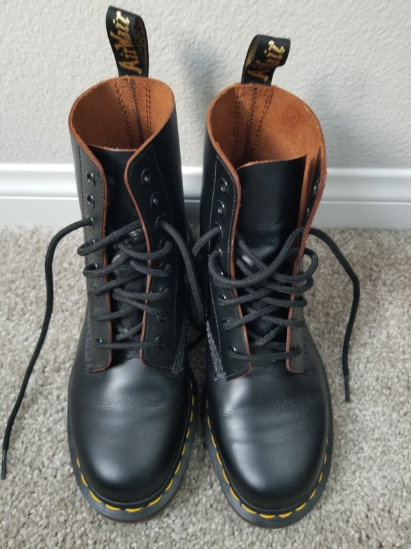 Doc Marten. Made in England. 1460 Vintage. Black leather. Size 7.