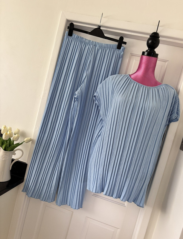 MADE IN ITALY .. Pale Blue Crinkle Pleated Matching Top & Trousers ONE SIZE