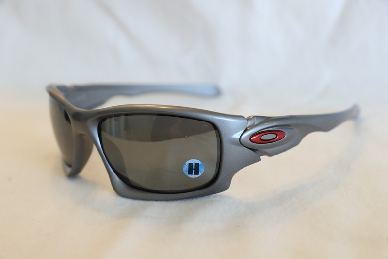 Oakley Alinghi Sunglasses OO9128-08 Grey/Black Iridium With Case and Dust Bag gallery