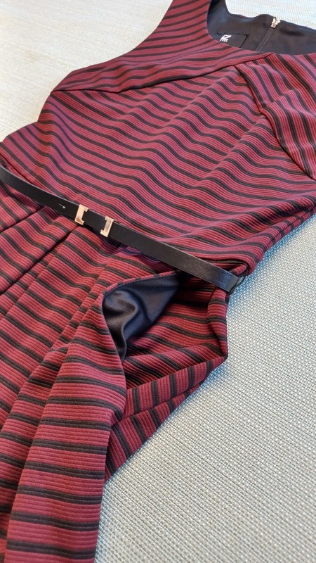 iZ Byer Sleeveless Dress Size 7 Wine Red & Black Stripe Fit & Flare W/Pockets gallery