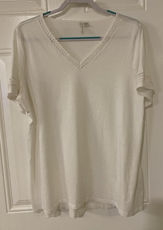 Est. 1946 Woman’s White Top. Short Sleeve, V-Neck, Embroidery Details 18/20W