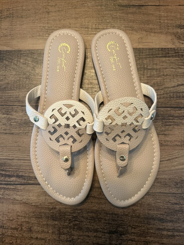 C Comfort Est. 1946 Women’s beige Thongs Sandals Size 7 Shoes NEW