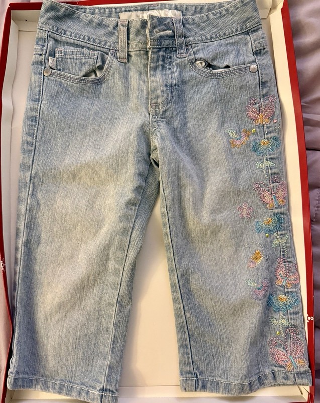 Y2K BONGO Girls Denim Capri Pants Size 7 with Embroidered Flowers gallery