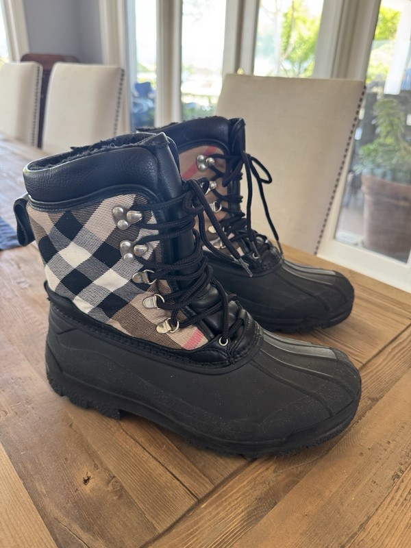 Burberry Snow Rain Boots Size 8 / 9 or 39 / 40