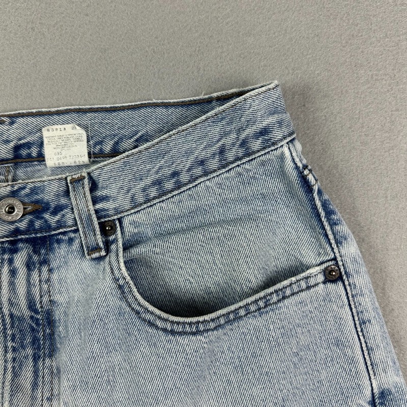 Vintage Levis Dry Goods Jeans Mens 32x34.5 Blue Straight Fit Light Wash USA 90s gallery