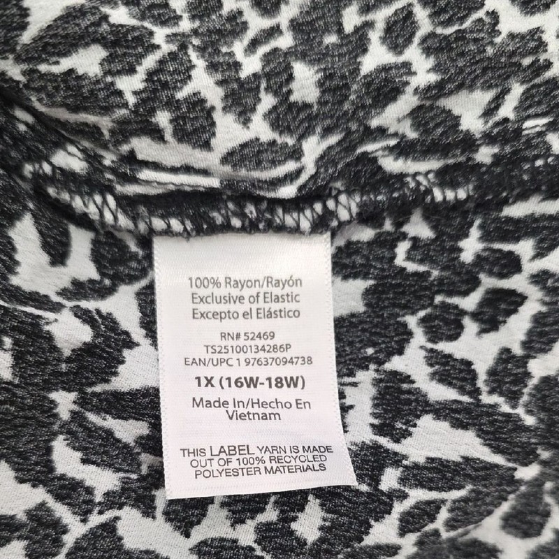 Terra & Sky Black White Patterned Blouse Vneck Smocking Size 1X 16W-18W gallery