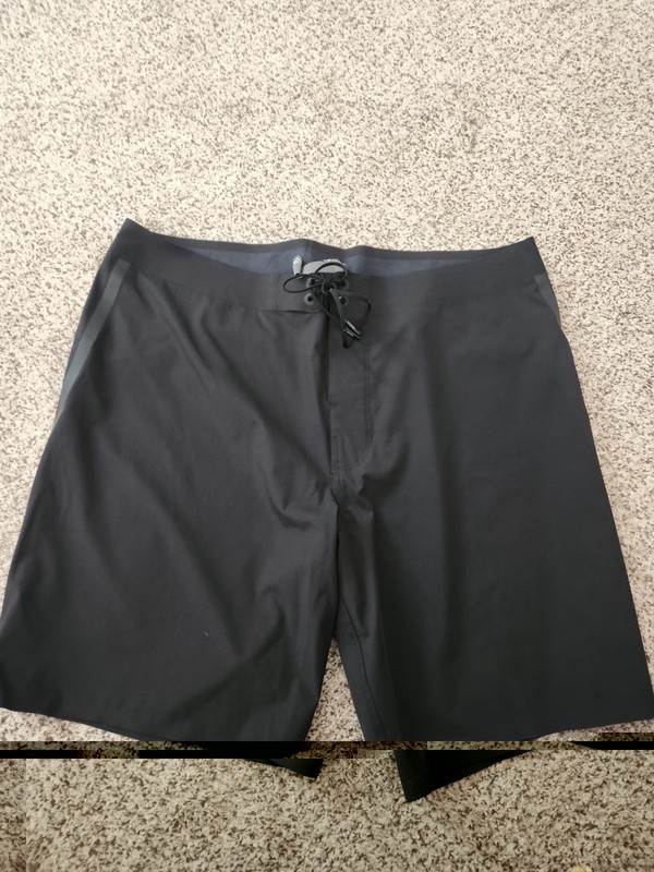 Mens Vuori Weather Tech Shorts Size 34