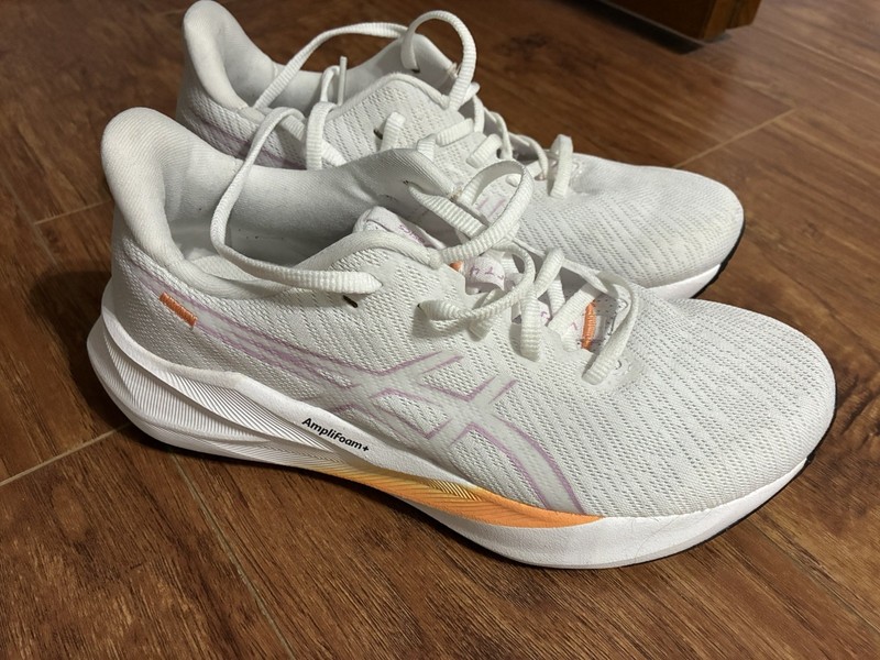 Asics Versablast 4 Womens Size 8 White Purple Athletic Running Shoes Sneakers