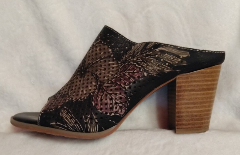 LARTISTE Style STYLIN Size 41 Black Multi Floral Leather Heeled Slide Mules