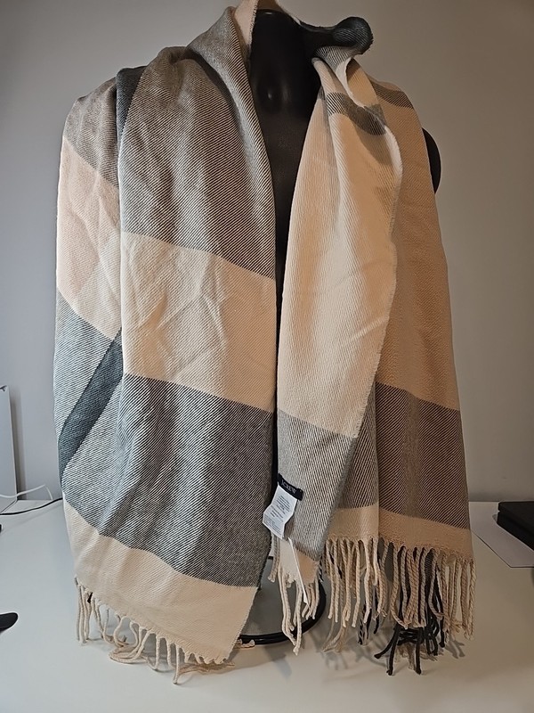 J Crew NWT OS Womens Gray Cream Pink Plaid Scarf Blanket Wrap Fringe 63”x45” G