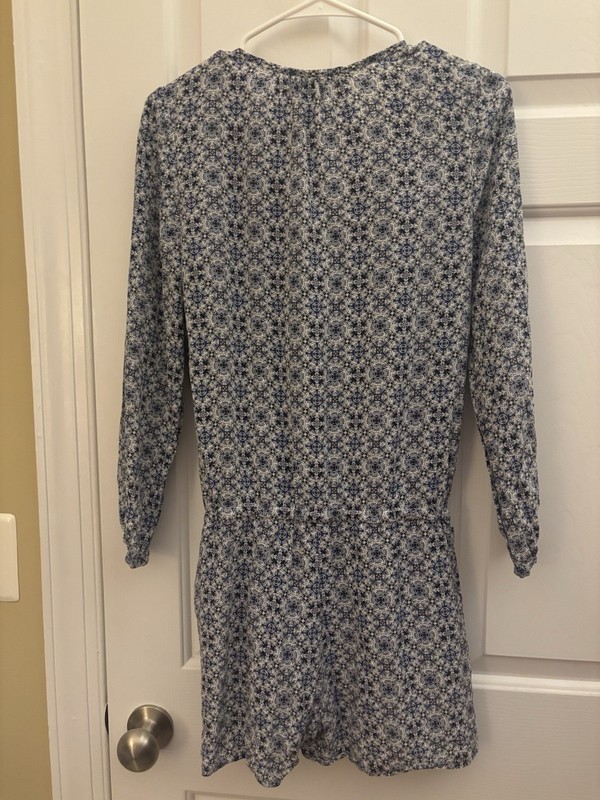 Joie 100% Silk Rialto Romper V Neck Drawstring Pockets Buttons Size Small gallery
