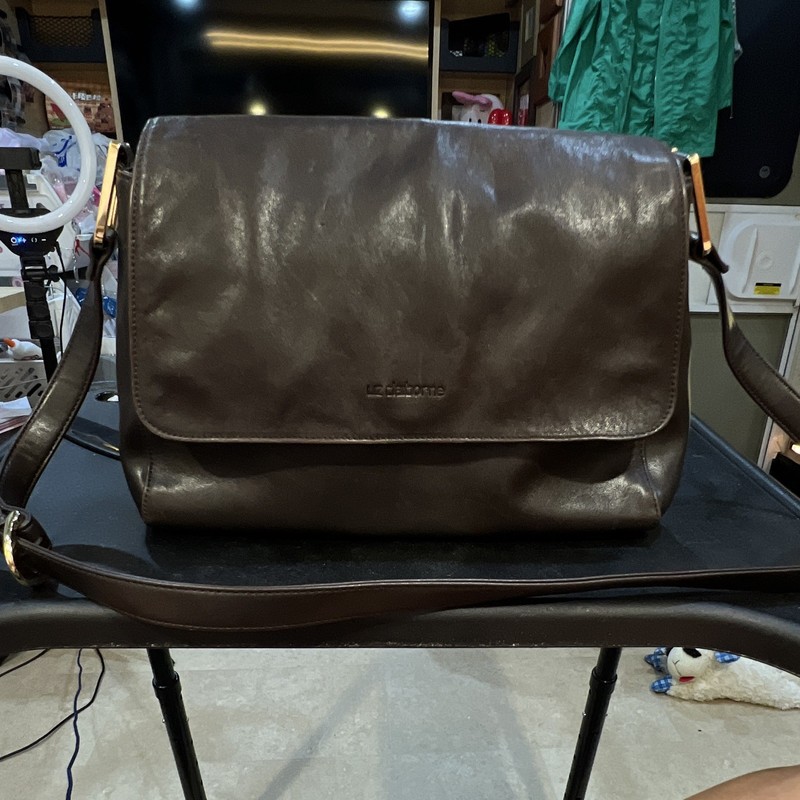 Liz Claiborne Brown Shoulder Bag Flap Zip/Magnetic Closure Gold Hardware Pockets