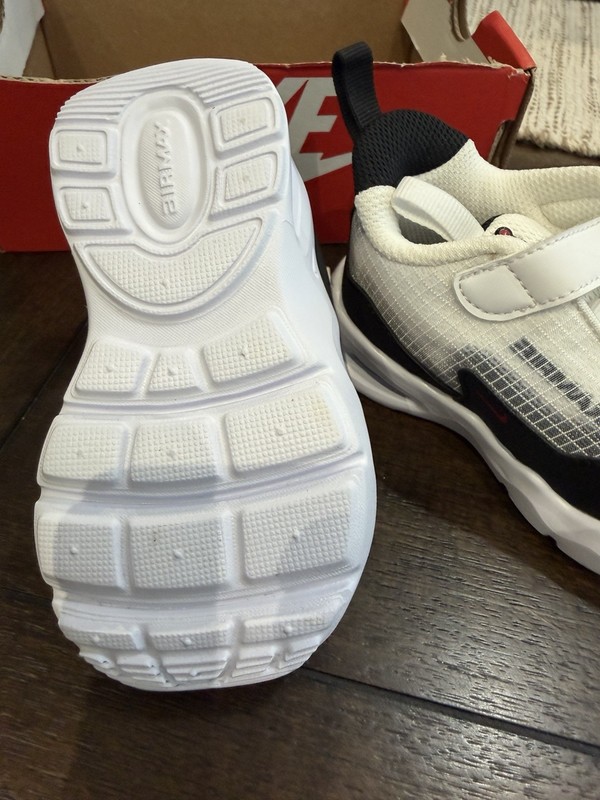 Boys Nike Air Max Nova Size 5 gallery