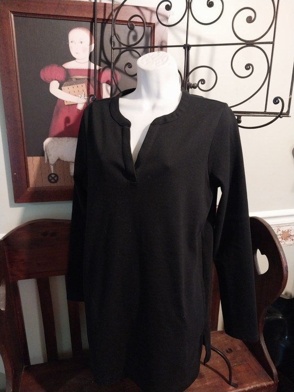 DULUTH TRADING V-NECK TOP BELOW HIPS CASUAL BLACK SOLID WOMEN’S SIZE L Read!!