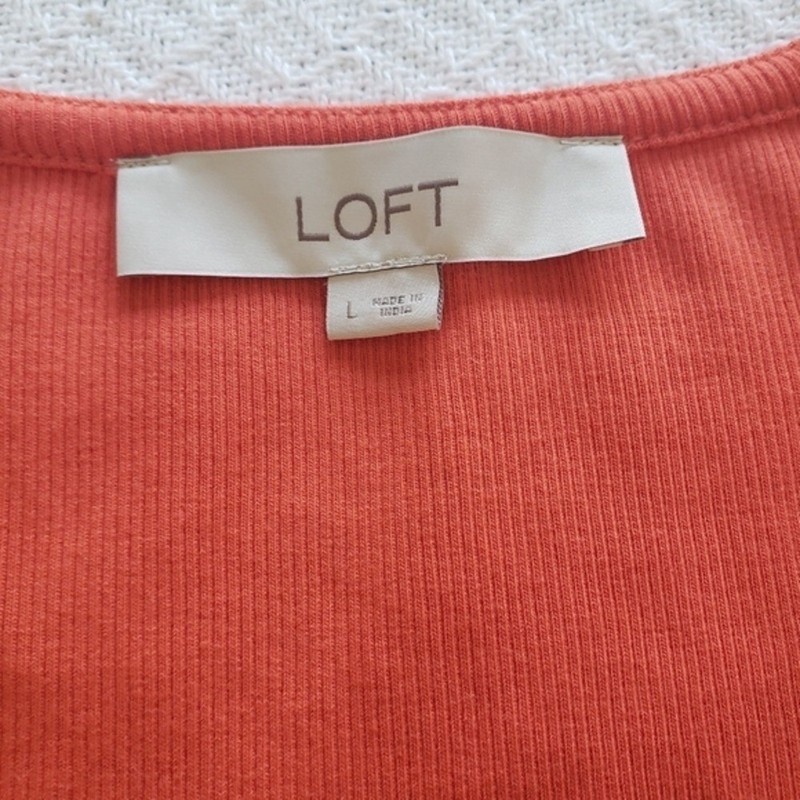 LOFT Women Coral Orange Flutter Sleeve V-Neck Ribbed Knit Top Large gallery