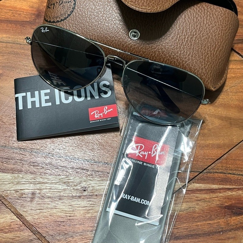 Ray-Ban Aviator Sunglasses The Icons, Original paperwork and Case, unisex