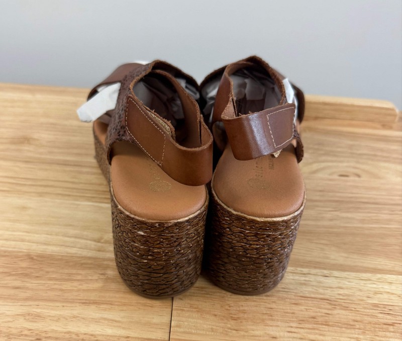 Eric Michael Made In Spain Leather Block Sandals Size 41 NEW gallery