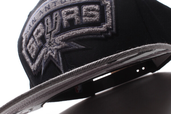Mitchell & Ness San Antonio Spurs NBA Chrome Adjustable Snapback Cap Other UV