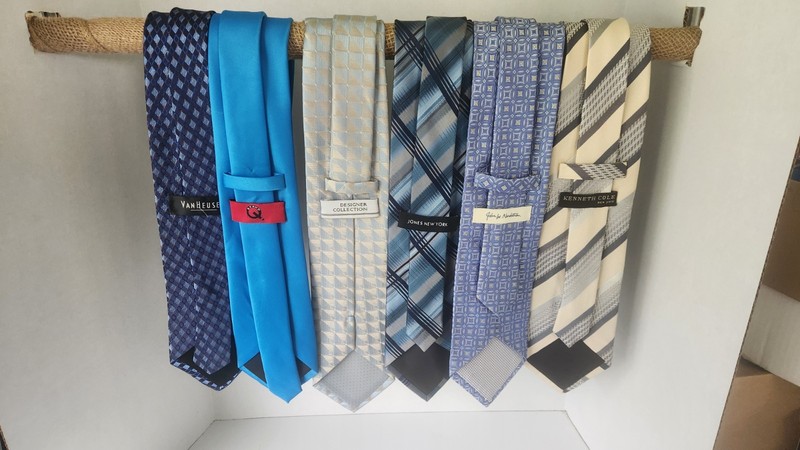 Lot of 6 Men's Neckties Various Brands Various Lengths Widths & Materials gallery