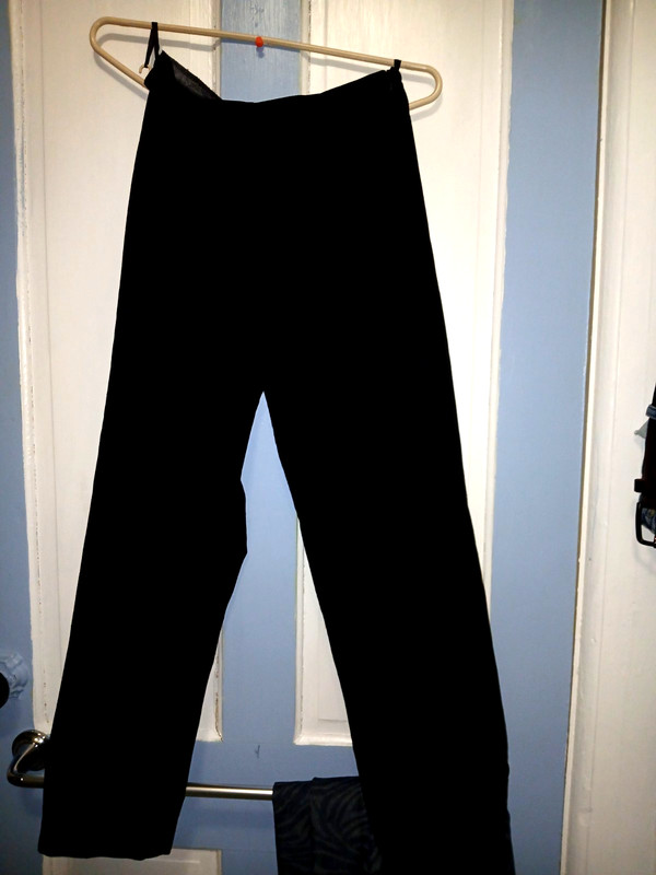 Women Black Pin stripe Dress Pants Trousers Sz 10 waist 26″ raise 12″ inseam 25
