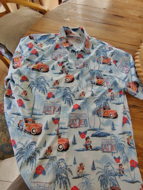 Buc-ees Shirt Mens Large Bucees Button Up Beaver Hawiian Print Aloha Tropical