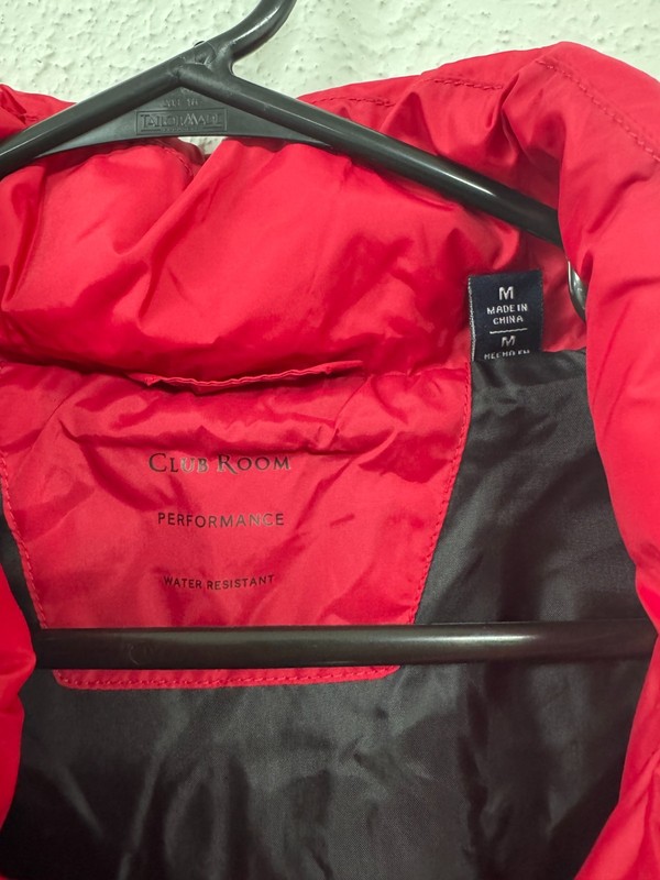 (NEW) $150 CLUB ROOM - PUFFER JACKET, RED, SIZE MEDIUM gallery