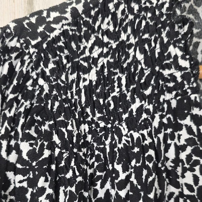 Terra & Sky Black White Patterned Blouse Vneck Smocking Size 1X 16W-18W gallery