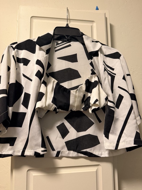 Cotton Candy LA Black White Geometric Blazer & Cami Crop Top 2-Piece Set S
