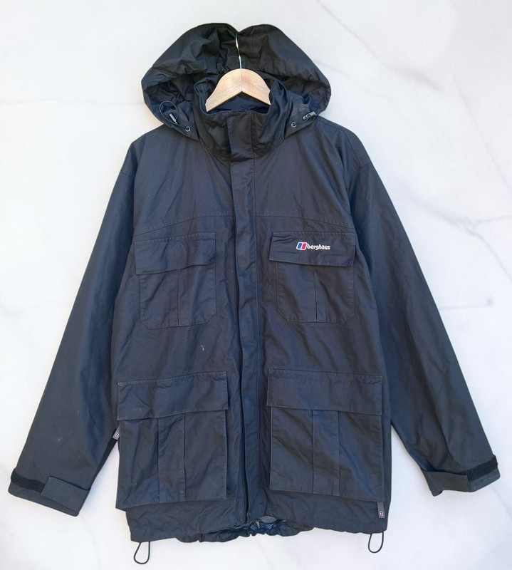 Berghaus AQ2 Men’s Black Waterproof Jacket Hooded Hiking Utility – Large
